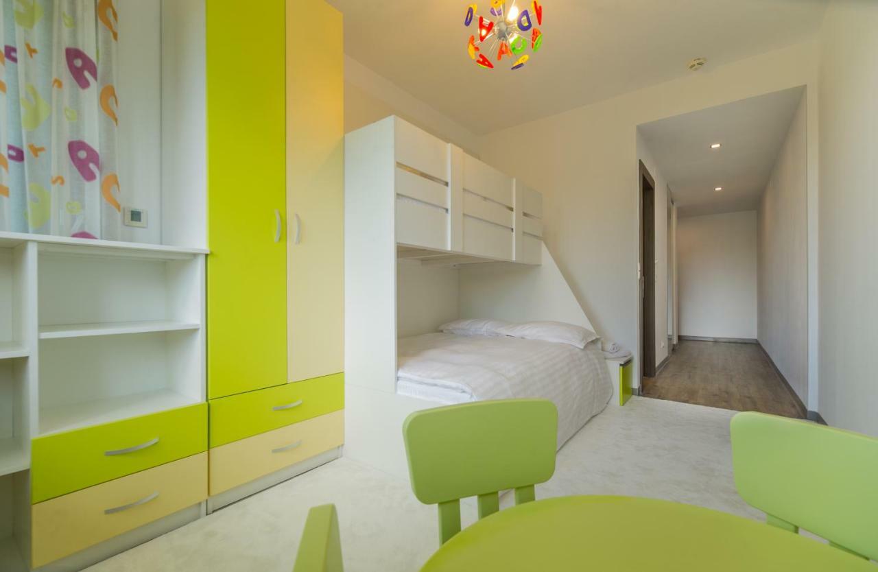 Family Apartment In Silver Mountain Resort ポイアナ・ブラショフ エクステリア 写真